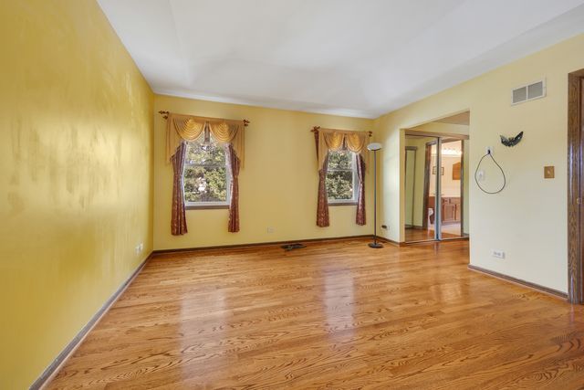 565 Rutgers Lane, Elk Grove Village, IL 60007