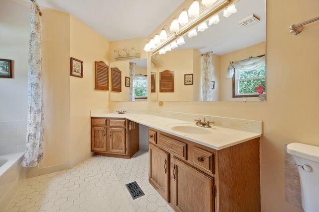 565 Rutgers Lane, Elk Grove Village, IL 60007