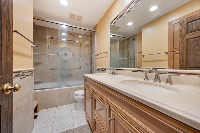 565 Rutgers Lane, Elk Grove Village, IL 60007
