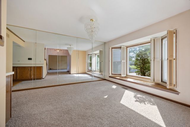 565 Rutgers Lane, Elk Grove Village, IL 60007