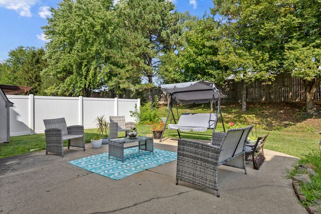 565 Rutgers Lane, Elk Grove Village, IL 60007