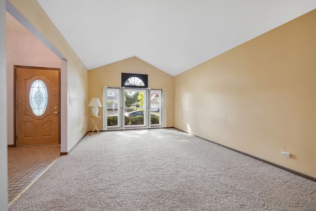 565 Rutgers Lane, Elk Grove Village, IL 60007