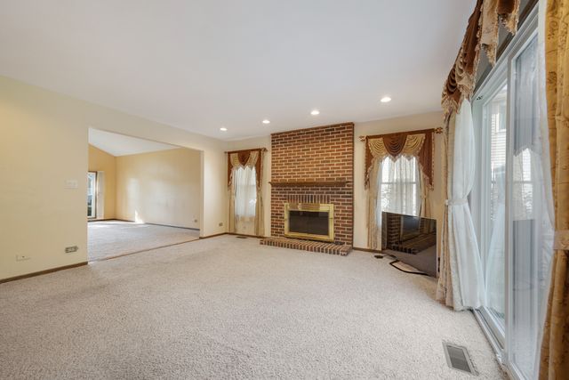 565 Rutgers Lane, Elk Grove Village, IL 60007