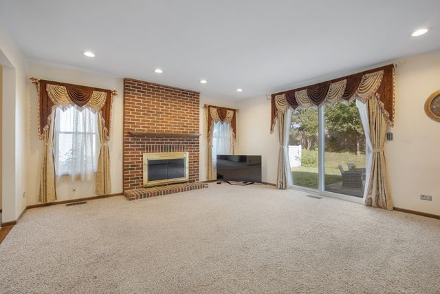 565 Rutgers Lane, Elk Grove Village, IL 60007