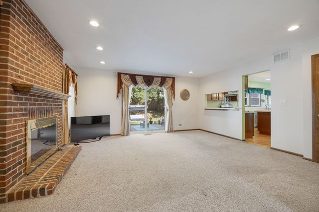 565 Rutgers Lane, Elk Grove Village, IL 60007