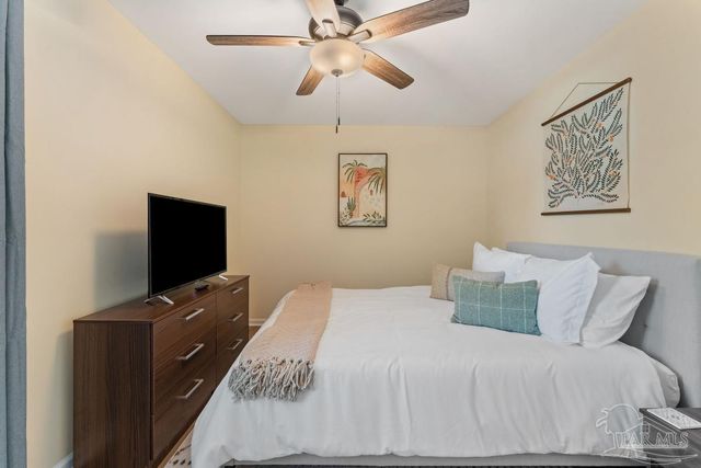 33 Milton Rd, Pensacola, FL 32507