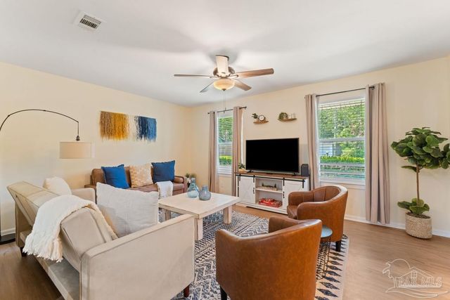 33 Milton Rd, Pensacola, FL 32507