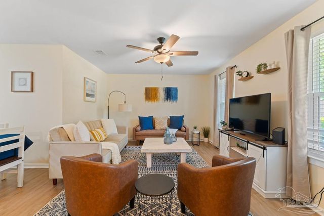 33 Milton Rd, Pensacola, FL 32507