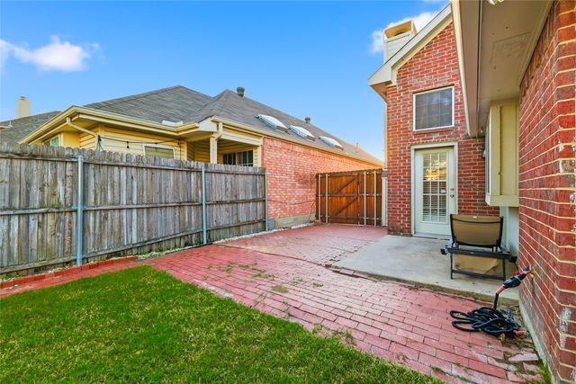 2097 Amherst Drive, Lewisville, TX 75067