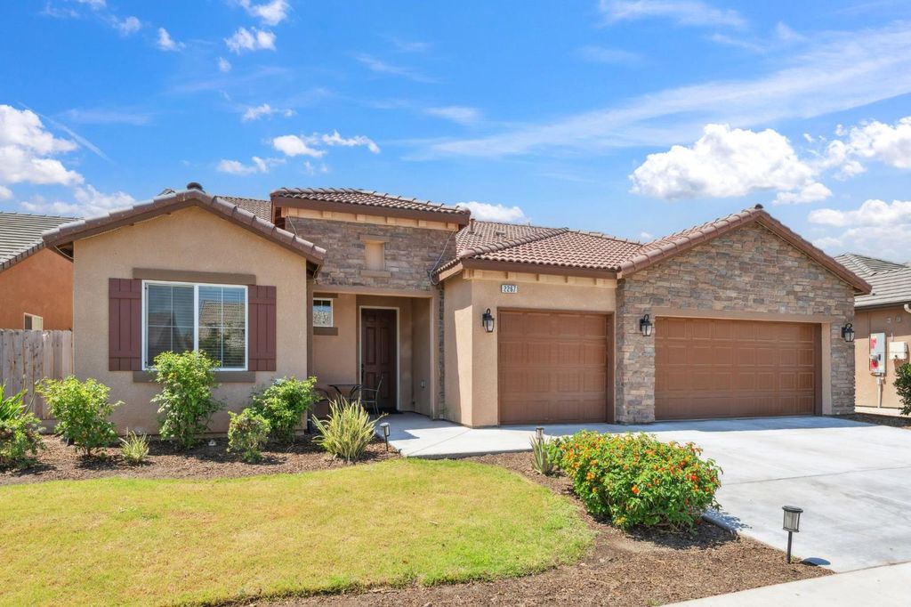 Image 1 of property listing at 2267 Muscat Place, Hanford, CA 93230