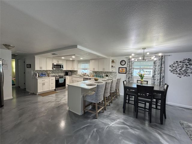 1002 SILVER PALM WAY, Apollo Beach, FL 33572