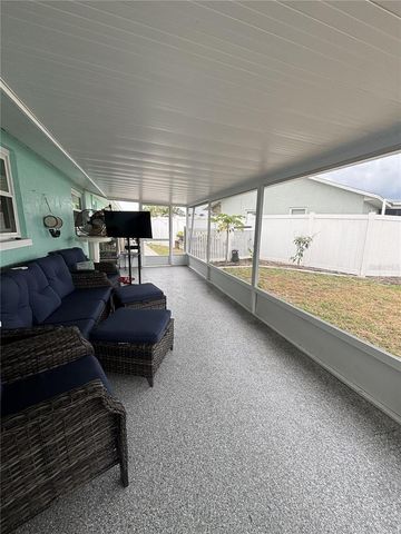 1002 SILVER PALM WAY, Apollo Beach, FL 33572