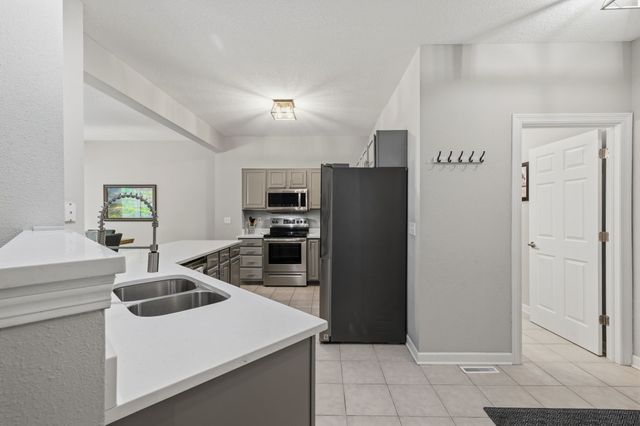 5583 Meredith Drive 5C, Des Moines, IA 50310
