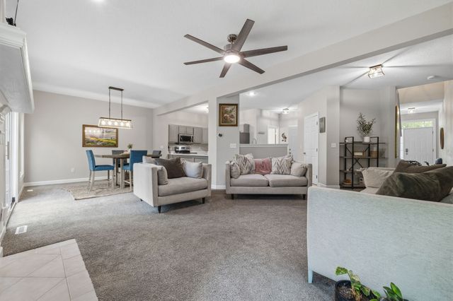 5583 Meredith Drive 5C, Des Moines, IA 50310