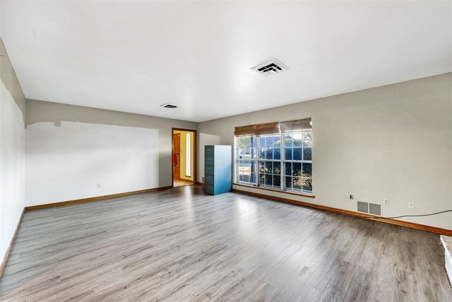 3110 NW Brent Cir, Lawton, OK 73505