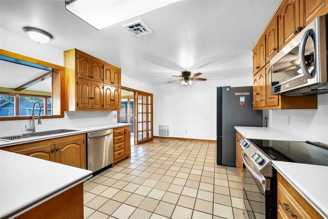 3110 NW Brent Cir, Lawton, OK 73505