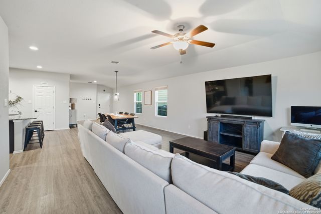 1922 Demeter, San Antonio, TX 78245