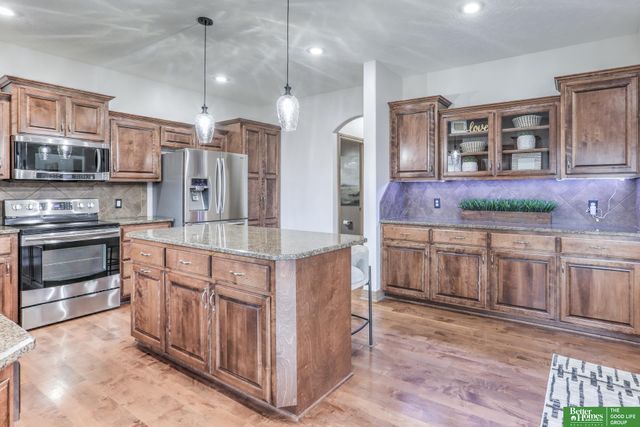 19314 D Street, Omaha, NE 68130