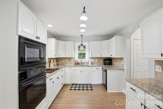 7332 Bailywick Drive, Waxhaw, NC 28173