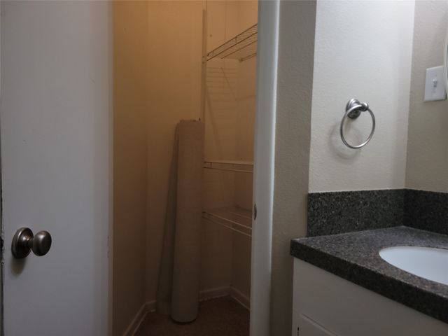 1004 W Wall Street W, Grapevine, TX 76051