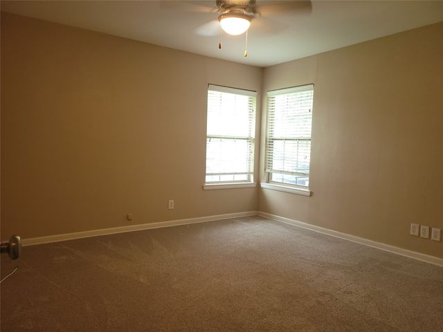 1004 W Wall Street W, Grapevine, TX 76051