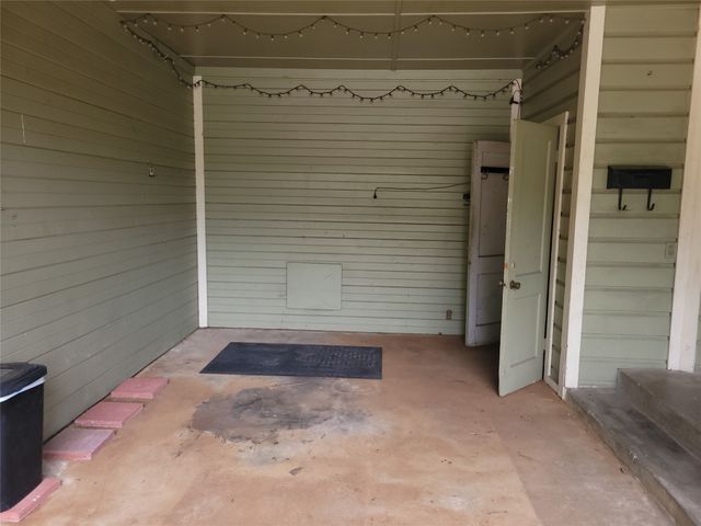 1004 W Wall Street W, Grapevine, TX 76051