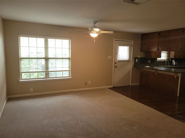 1004 W Wall Street W, Grapevine, TX 76051