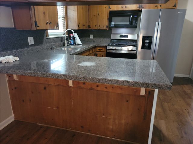 1004 W Wall Street W, Grapevine, TX 76051