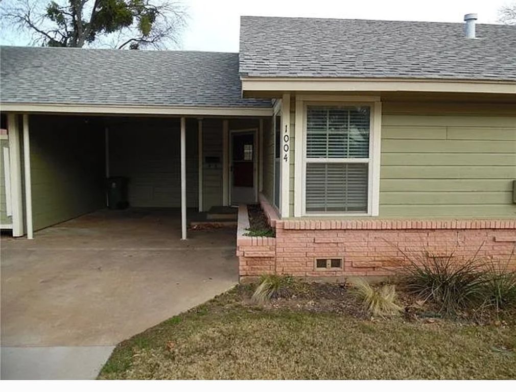 1004 W Wall Street W, Grapevine, TX 76051
