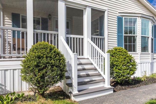 27 Watercress Drive, Rochester, NH 03868