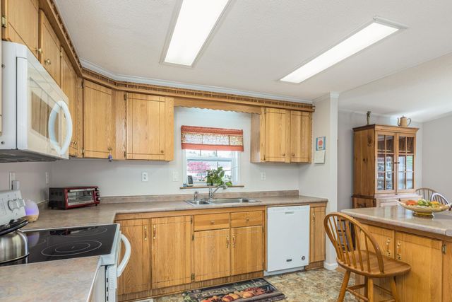 27 Watercress Drive, Rochester, NH 03868