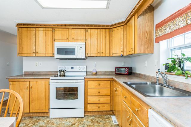 27 Watercress Drive, Rochester, NH 03868