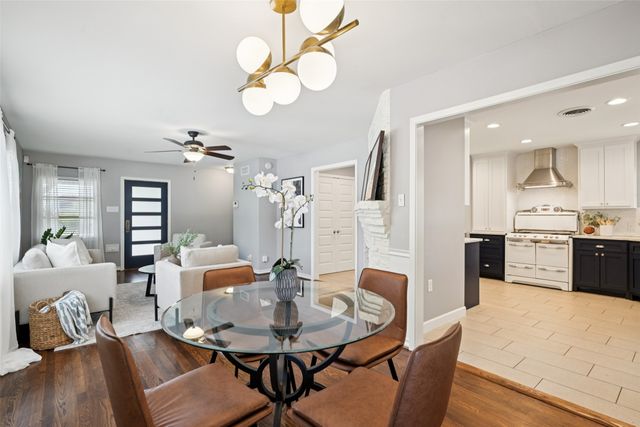 2403 W Colorado Boulevard, Dallas, TX 75211