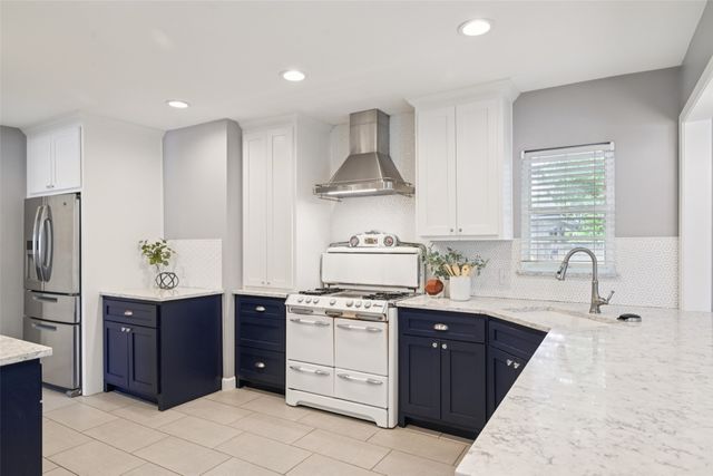 2403 W Colorado Boulevard, Dallas, TX 75211