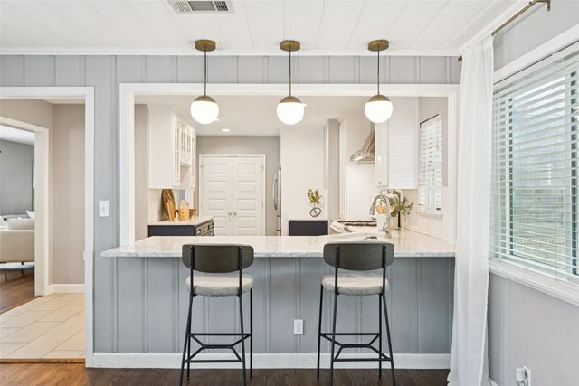 2403 W Colorado Boulevard, Dallas, TX 75211