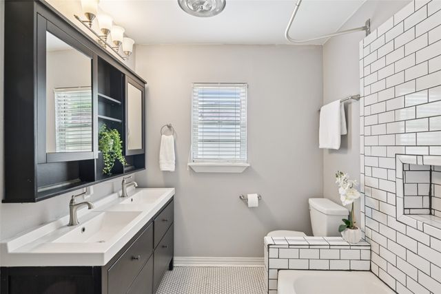 2403 W Colorado Boulevard, Dallas, TX 75211