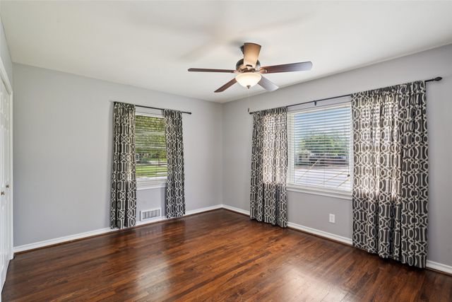 2403 W Colorado Boulevard, Dallas, TX 75211