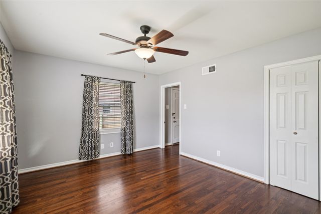 2403 W Colorado Boulevard, Dallas, TX 75211