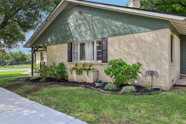 2403 W Colorado Boulevard, Dallas, TX 75211