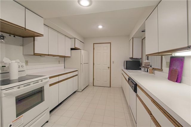 6243 Rosewood Court, Mission, KS 66205