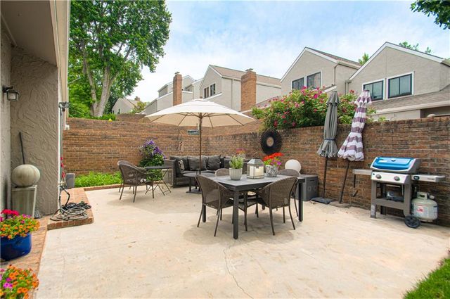 6243 Rosewood Court, Mission, KS 66205