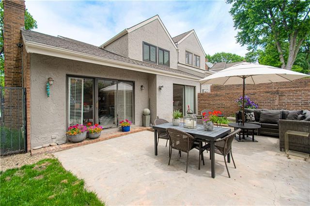 6243 Rosewood Court, Mission, KS 66205