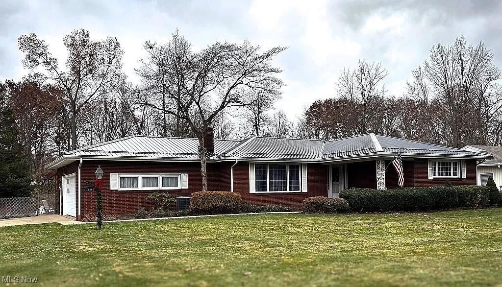 1390 Waverly Drive NW, Warren, OH 44483