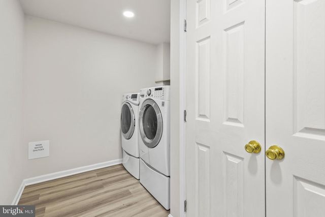 306 KINGS CREST DR, Stafford, VA 22554