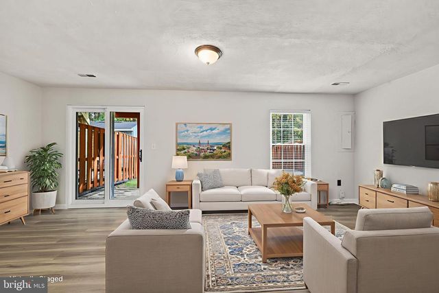 306 KINGS CREST DR, Stafford, VA 22554