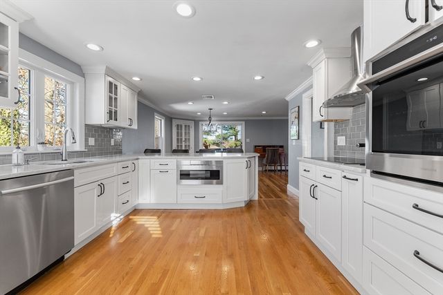 3 Suntaug Street, Lynnfield, MA 01940