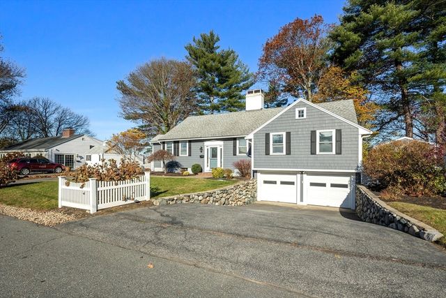 3 Suntaug Street, Lynnfield, MA 01940