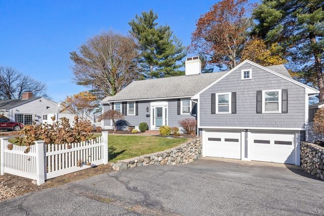 3 Suntaug Street, Lynnfield, MA 01940