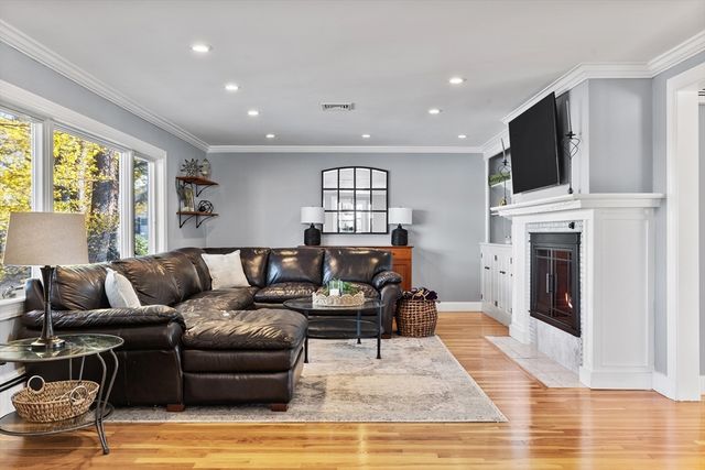 3 Suntaug Street, Lynnfield, MA 01940