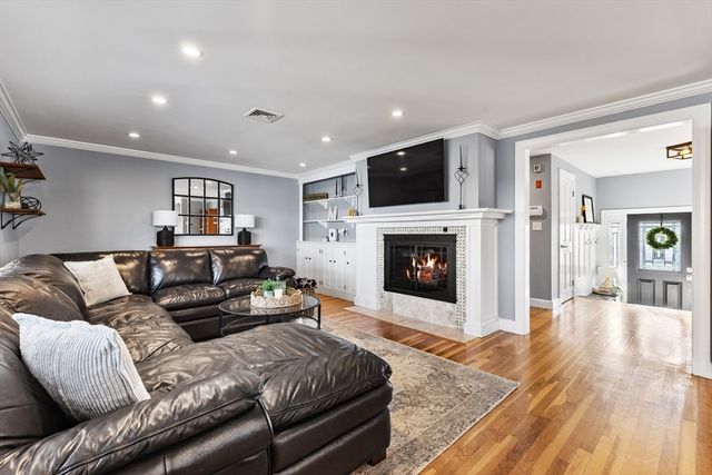 3 Suntaug Street, Lynnfield, MA 01940